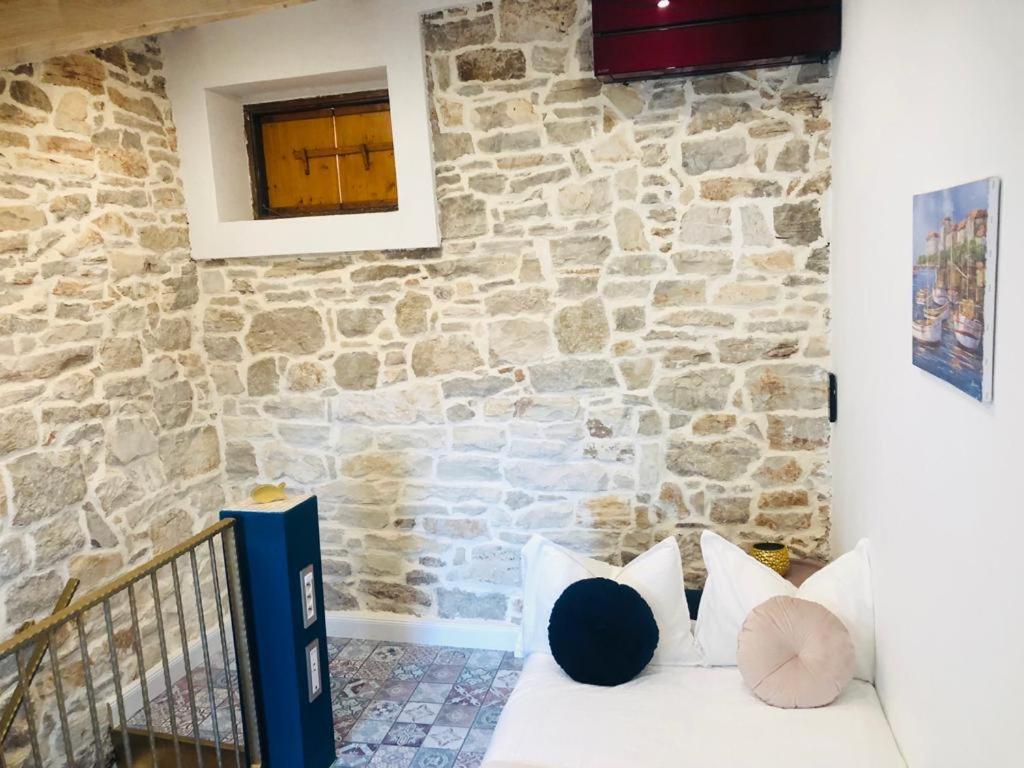 Istrian Stone House In The Heart Of The Beautiful Fishing Village Fazana - Only Few Steps From The Sea And The Wonderful Beach - Incl Plasma-Quad-Plus-Filter Against C O V I D エクステリア 写真