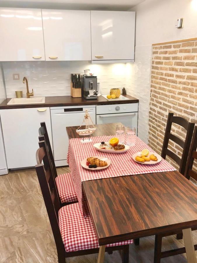 Istrian Stone House In The Heart Of The Beautiful Fishing Village Fazana - Only Few Steps From The Sea And The Wonderful Beach - Incl Plasma-Quad-Plus-Filter Against C O V I D エクステリア 写真