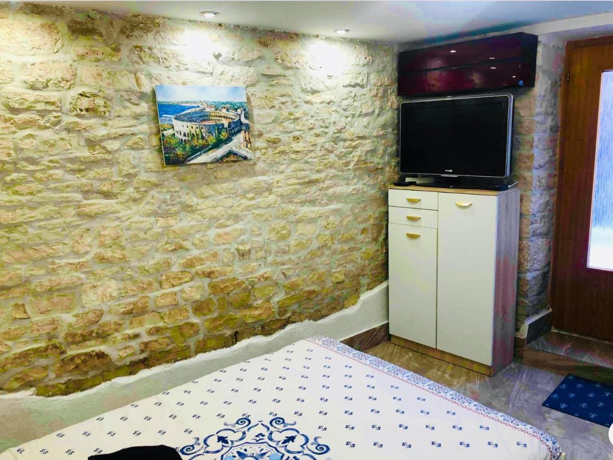 Istrian Stone House In The Heart Of The Beautiful Fishing Village Fazana - Only Few Steps From The Sea And The Wonderful Beach - Incl Plasma-Quad-Plus-Filter Against C O V I D エクステリア 写真